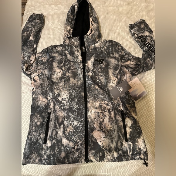 New Balance Tops - New Balance Reflective Logo Running Windbreaker Women’s Medium Jacket Camo. Sz L